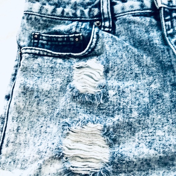 FOREVER 21 SHORTS JEANS DISTRESSED SIZE 28 - Picture 5 of 9